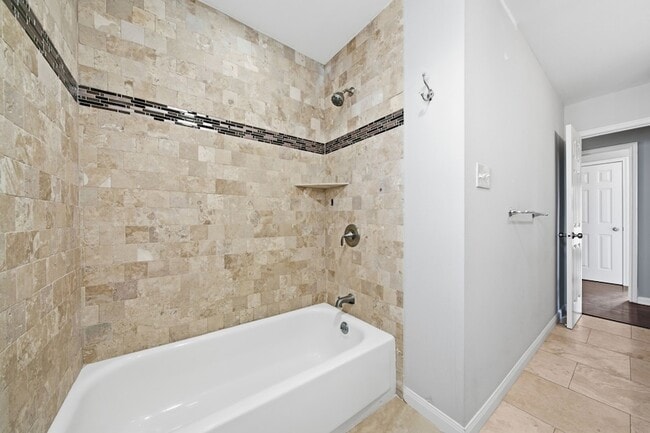 Building Photo - 2502 Hollow Hook Rd