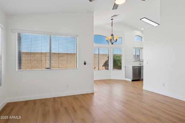 Building Photo - 2131 S Peppertree Dr