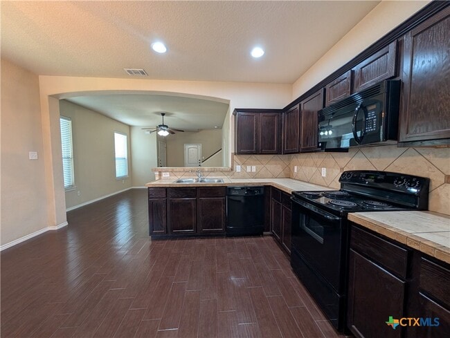 Building Photo - 1028 Brown Rock Dr