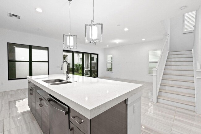 Building Photo - 1221 Faulkner Ter