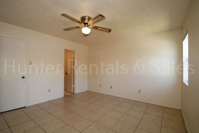 Building Photo - 2804 Derby Dr