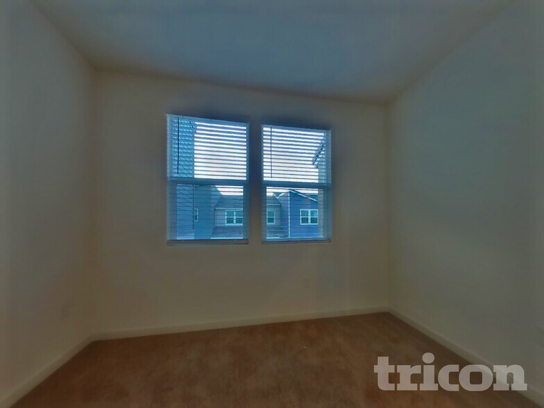 Building Photo - 2054 Delta Vw Ave