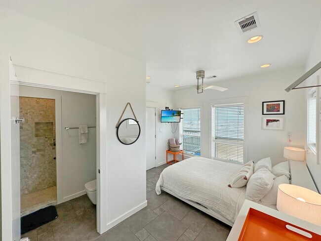 Building Photo - 2496 Gilmore