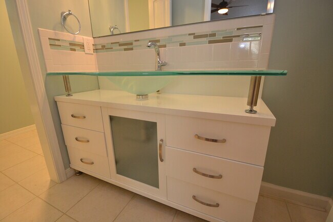 Building Photo - Gorgeous Upgrades!! St. Augustine Beach 2/...