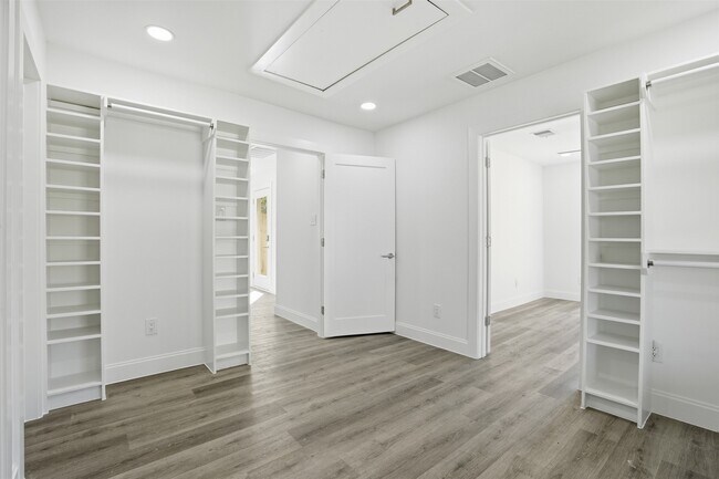 Building Photo - 4929 Creekmont Dr