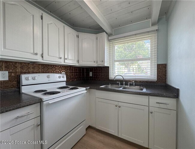 Building Photo - 2204 Ponce De Leon Cir