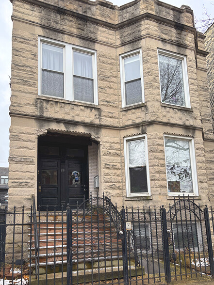 Primary Photo - 835 N Damen Ave