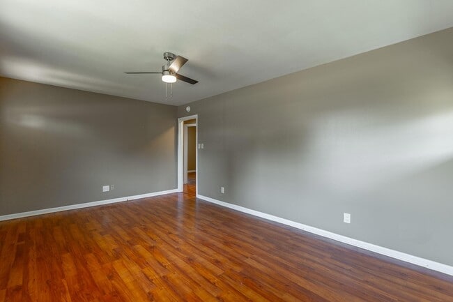 Building Photo - 1609 E 26th St
