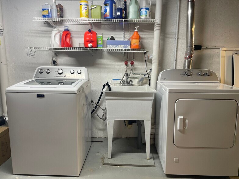 Building Photo - 2863 Foster Ave