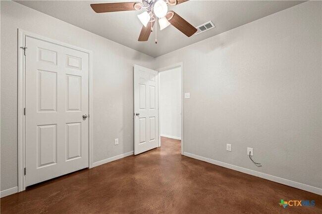 Building Photo - 1521 Aztec Trce