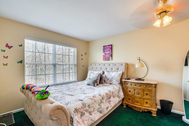 Building Photo - 14 Normandy Dr