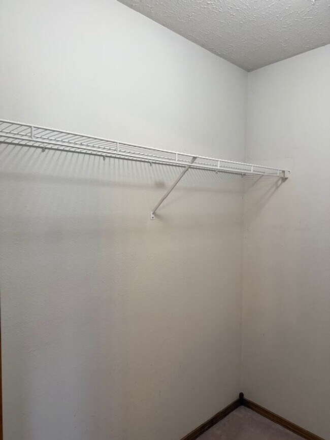 Building Photo - PRE-LEASING! 3 Bedroom in Battlefield