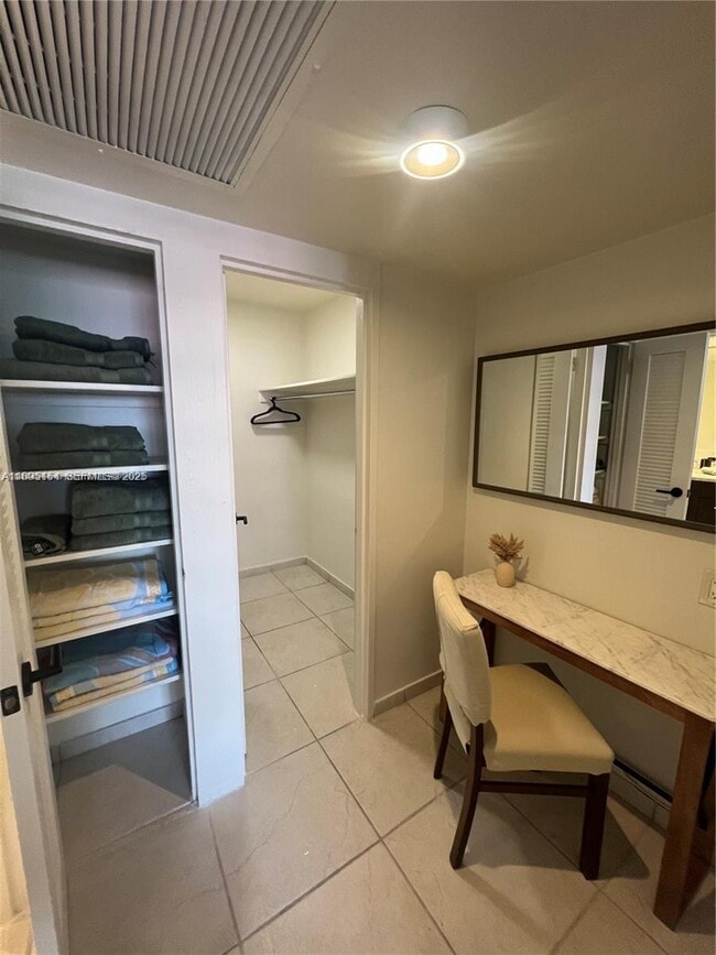 Building Photo - 5161 Collins Ave