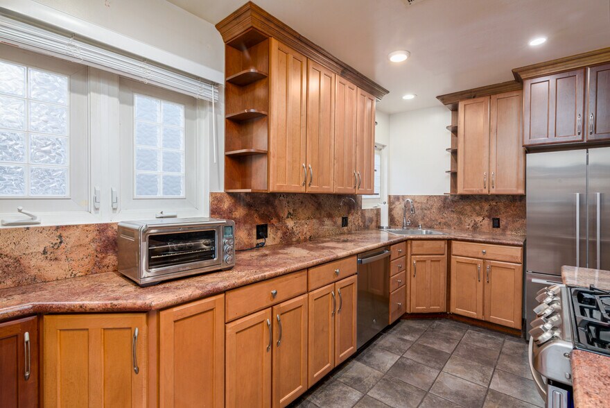 Building Photo - 16641 Gilmore St