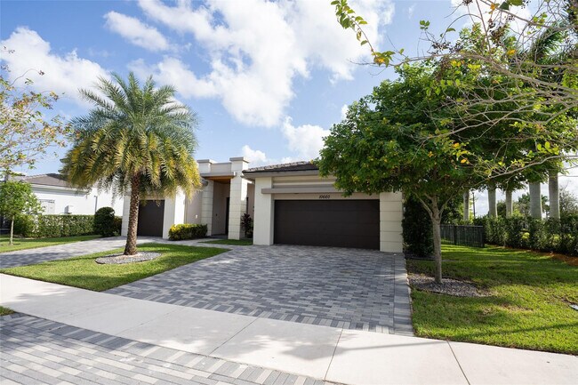 Building Photo - 10660 S Lago Vista Cir