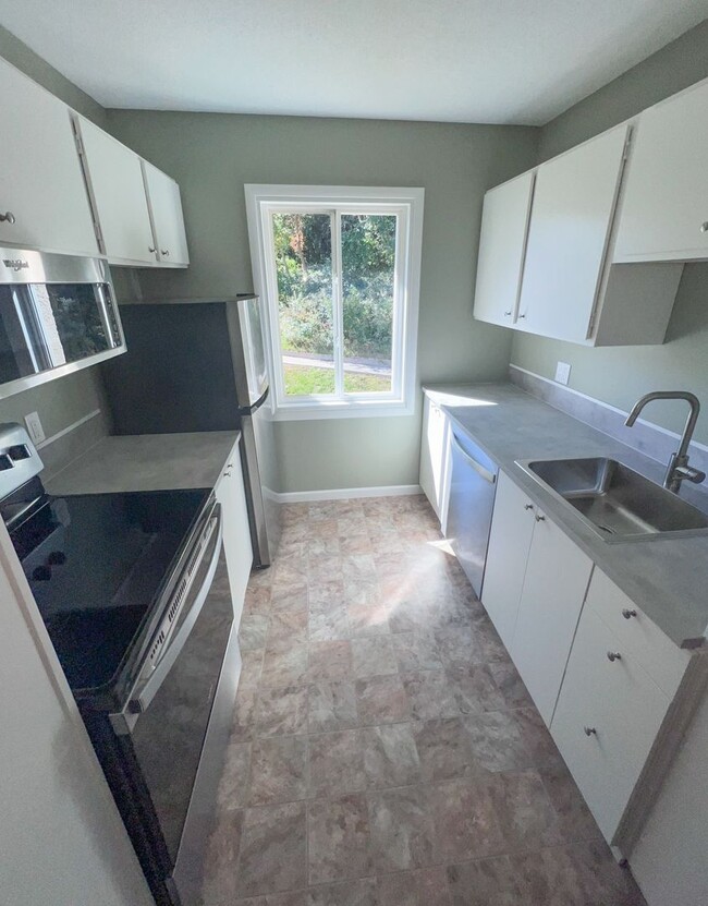 Building Photo - 1 Bedroom, 1 Bathroom Apartment In Desirab...