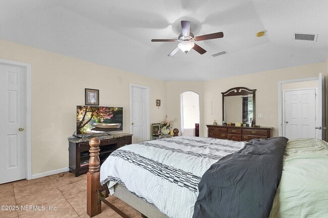 Building Photo - 237 N Hidden Tree Dr