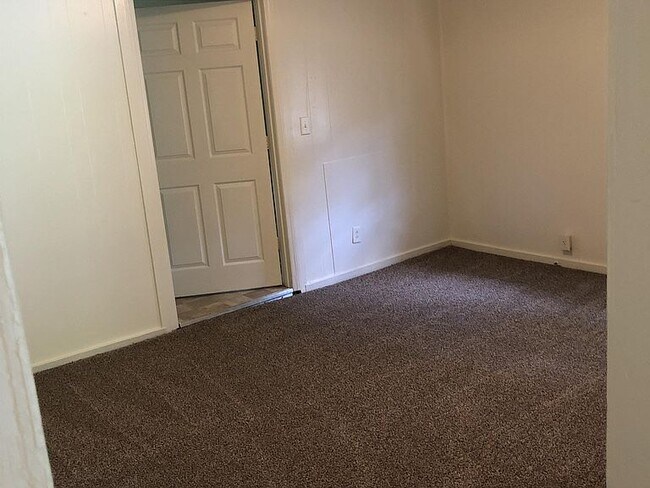 Building Photo - 1107 Iceman St