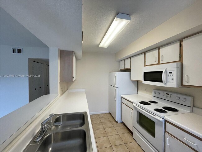 Building Photo - 815 Boynton Beach Blvd