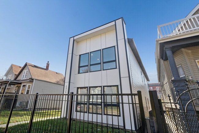 Building Photo - 4839 W Huron St