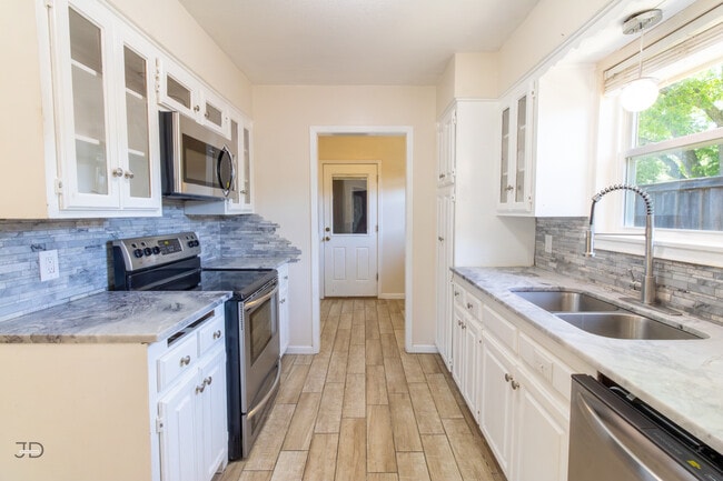 Building Photo - 4807 Del Rio Trail