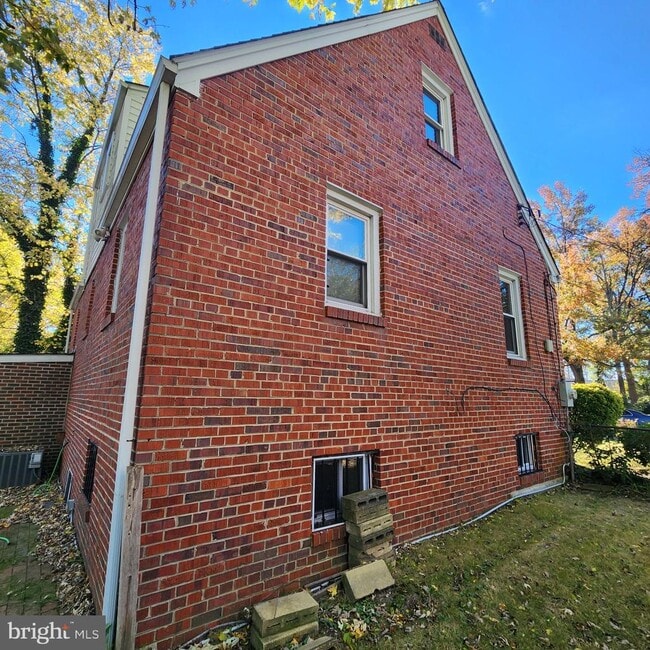 Building Photo - 6512 Hansford St