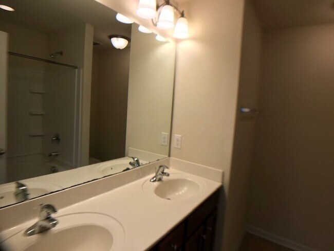 Building Photo - 105 Mt Evans Dr