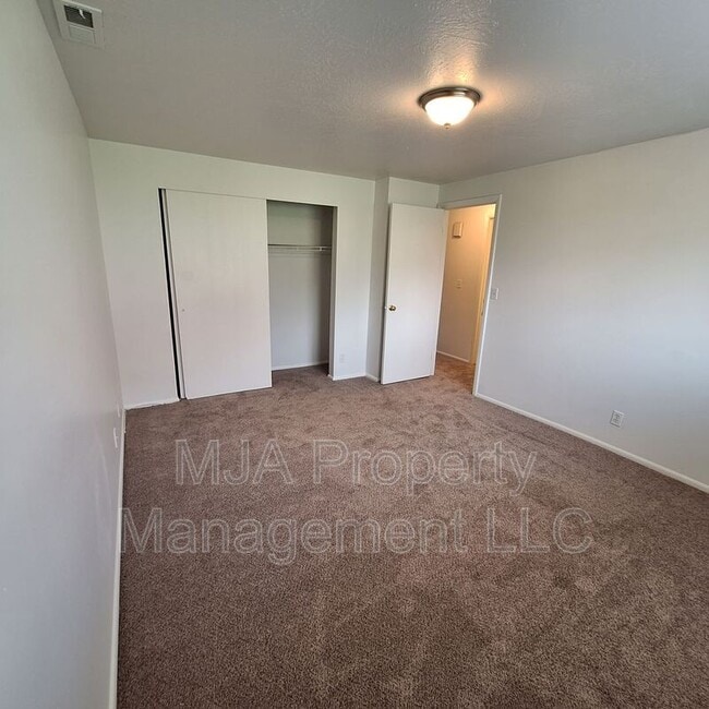 Building Photo - 4642 S Arlington Park Dr