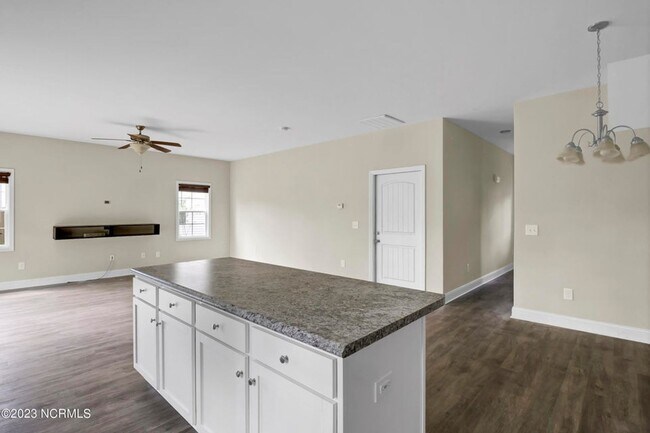 Building Photo - 519 Everett Glades