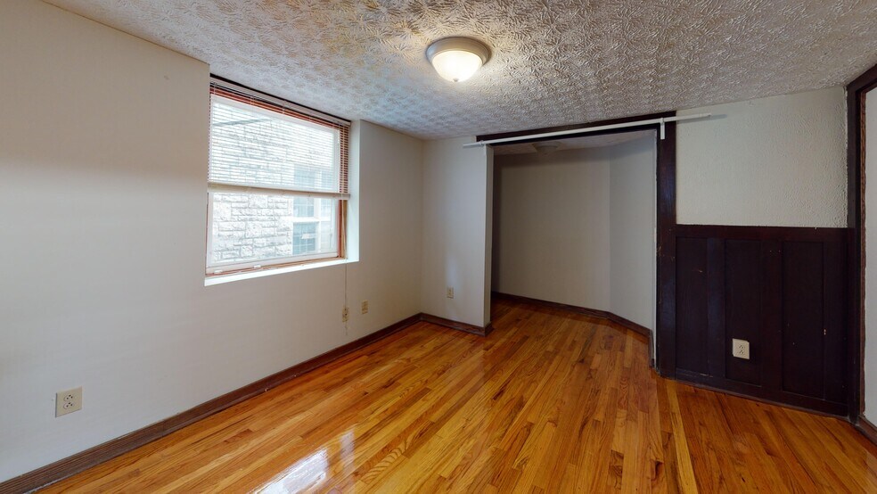 Building Photo - 244 E 17th Ave