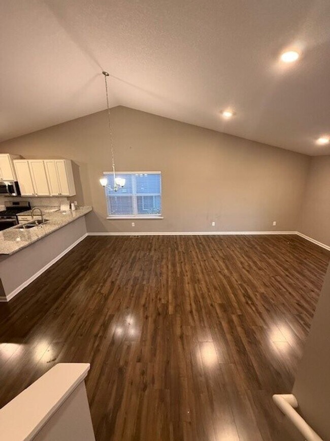 Building Photo - Spacious 4?BD | 2?BA Home with Finished Lo...