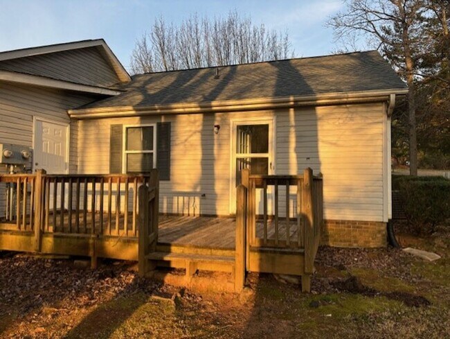 Building Photo - Isle of Pines 185-187
