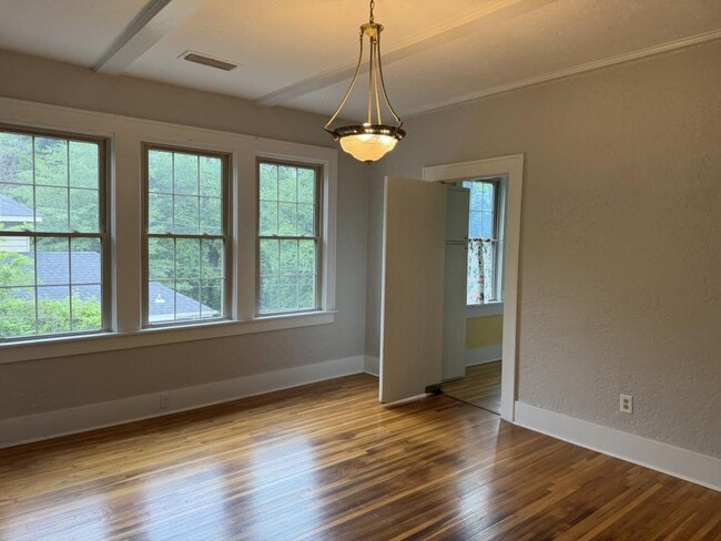 Building Photo - 621 Prospect Ave