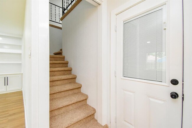 Building Photo - 5019 Stillbrooke Dr