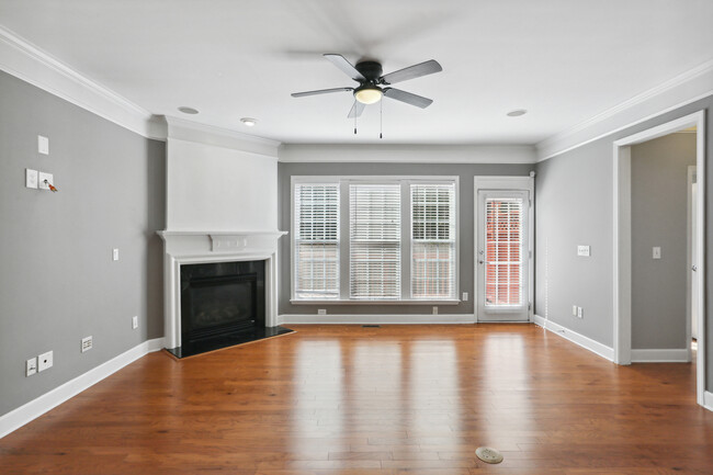 Building Photo - Beautiful townhouse in Westbury at Vinings...