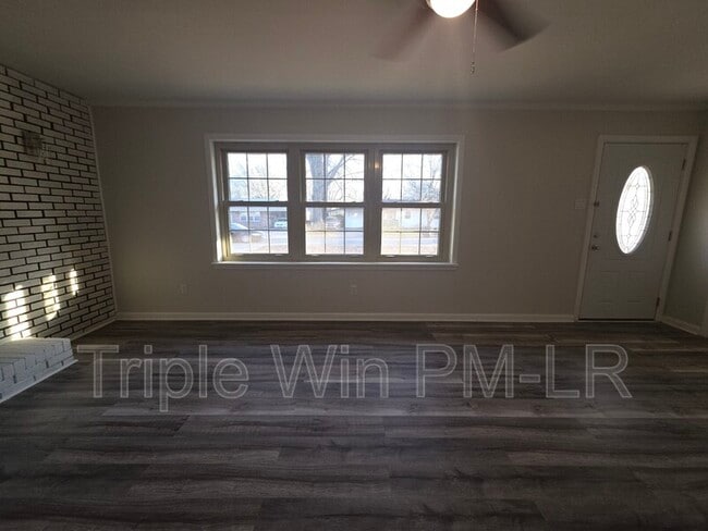 Building Photo - 608 W Martin St