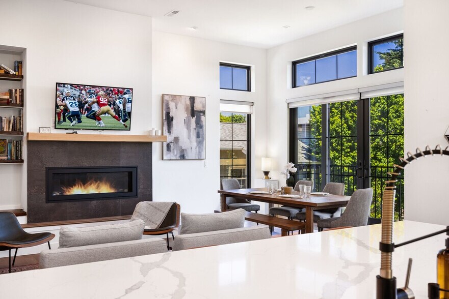 Building Photo - 3826 Meridian Ave N