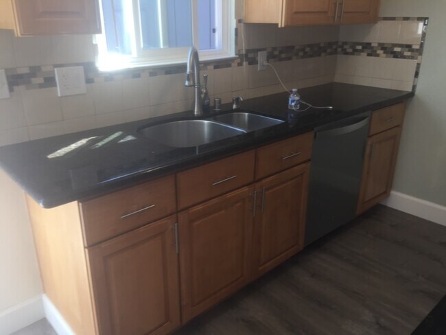 Building Photo - 136 Arana Dr