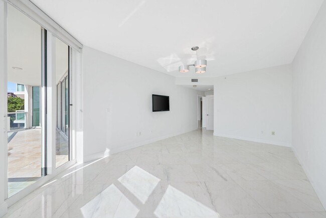 Building Photo - 500 SE Mizner Blvd
