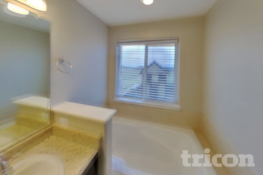 Building Photo - 6748 Lamine Dr