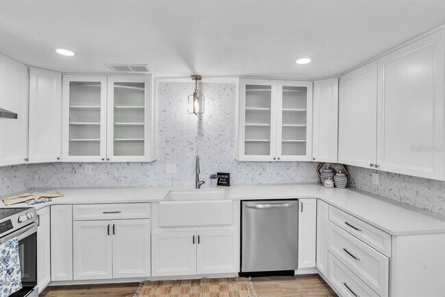 Building Photo - 11416 Pine Forest Dr