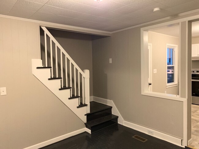 Building Photo - Newly Renovated 2 Bedroom with a walk-through Home in Carlisle