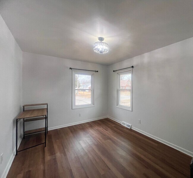 Building Photo - 3 Bedroom Home for Rent in Clinton, IA