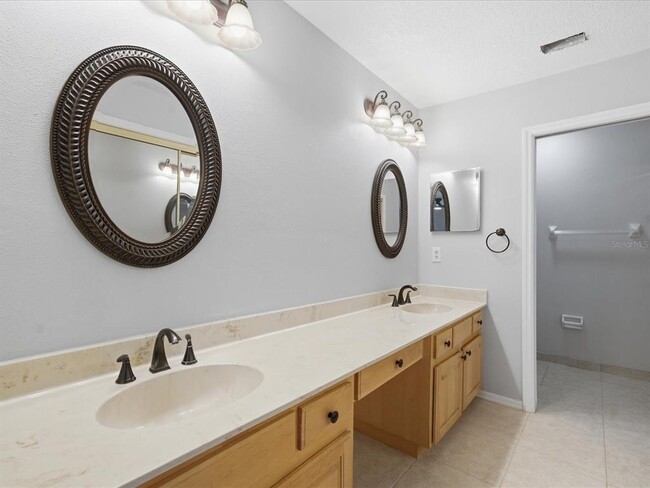 Building Photo - 15338 E Pond Woods Dr