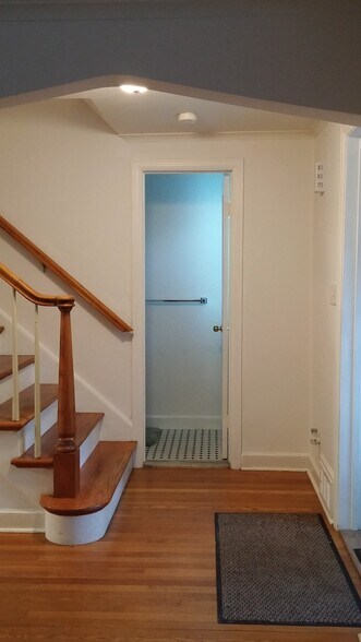 Building Photo - 969 Meadowbrook Dr