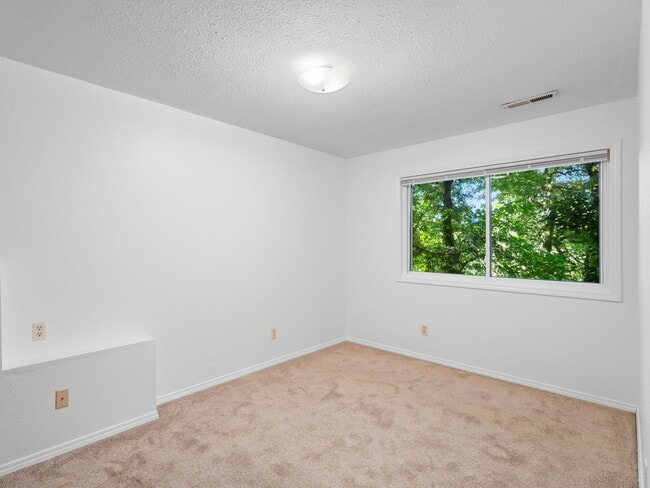 Building Photo - 1107 Meadowview Ct