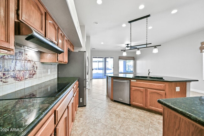 Building Photo - 6520 W Robin Ln