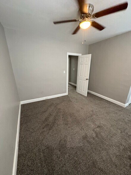 Building Photo - 3013 Ridgewood Ave