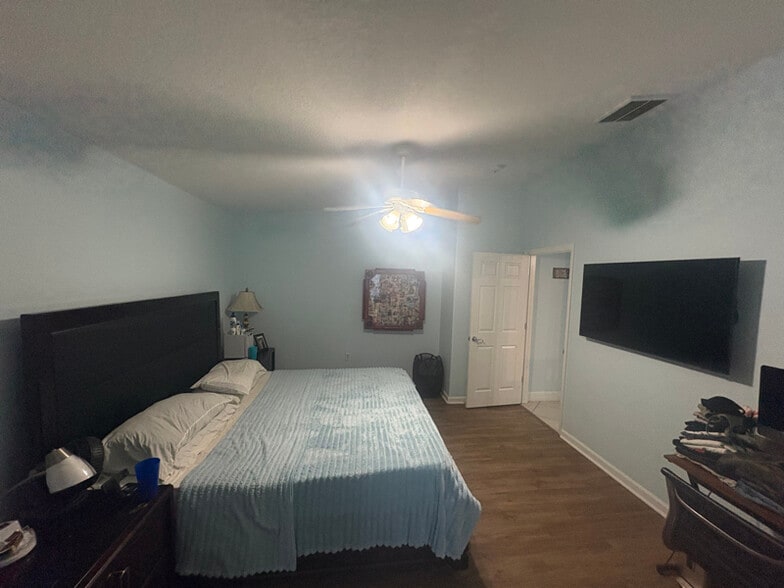 Building Photo - 7704 San Carlos Dr