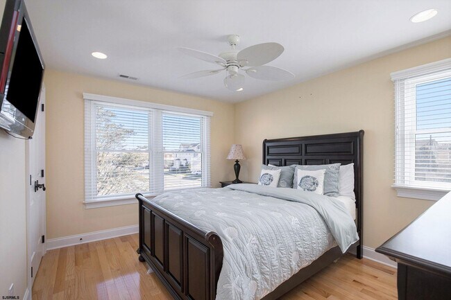 Building Photo - 7611 Ventnor Ave